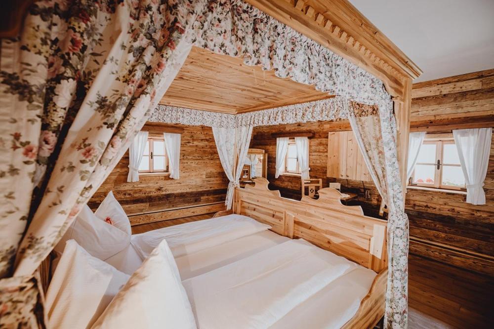 Hotel Roanwirt à Sankt Lorenzen im Murztal Extérieur photo